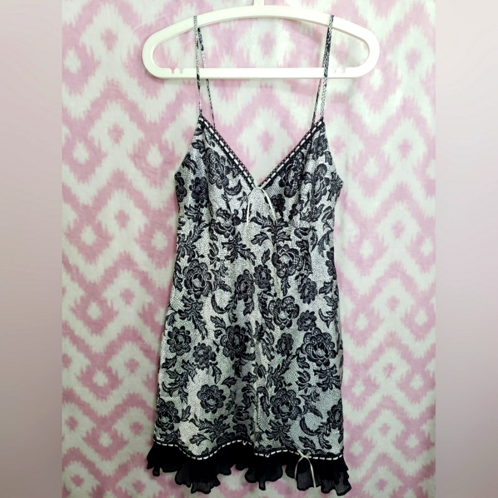 Womens Black and White Floral Nightie